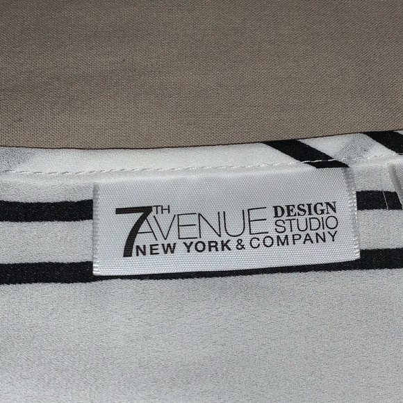 White and black striped blouse - Picture 4 of 5